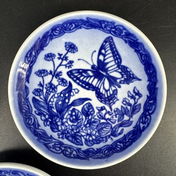Royal Copenhagen 1981 Hans Christian Andersen Set Of 3 Mini Plates Blue/White - Picture 4 of 7